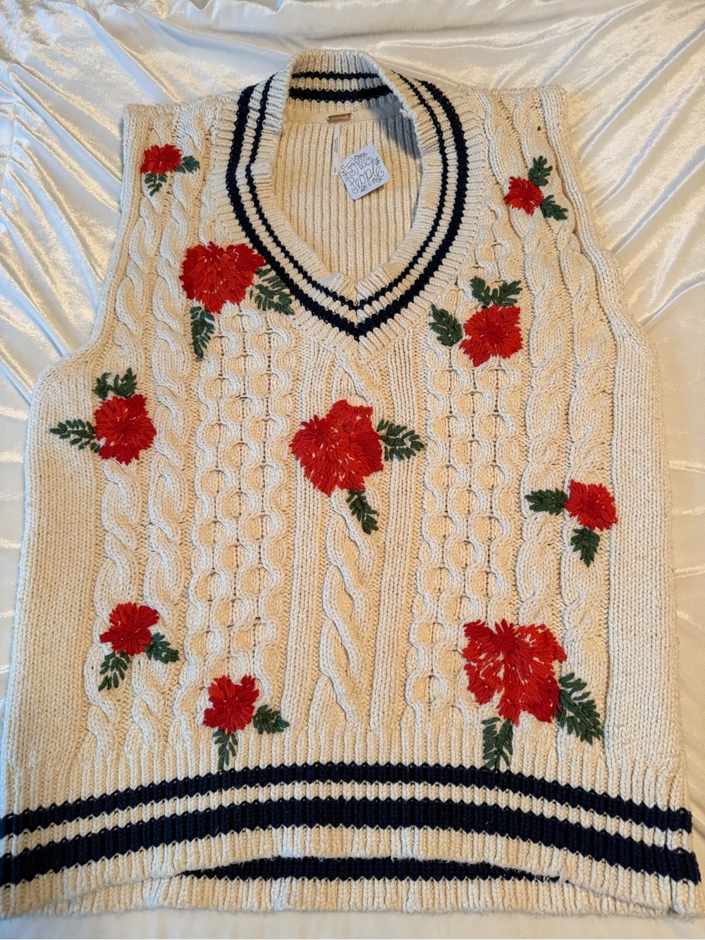 Free People Good Karma Cream Cable Knit Vest with Red Rose Embroidery, Sz S New - Picture 6 of 8